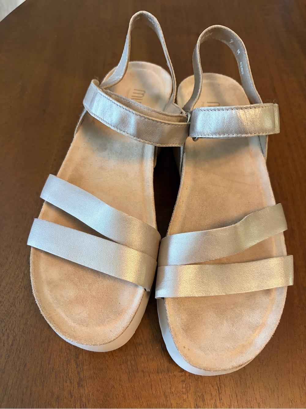 Munro Metallic Champagne Slingback Sandals